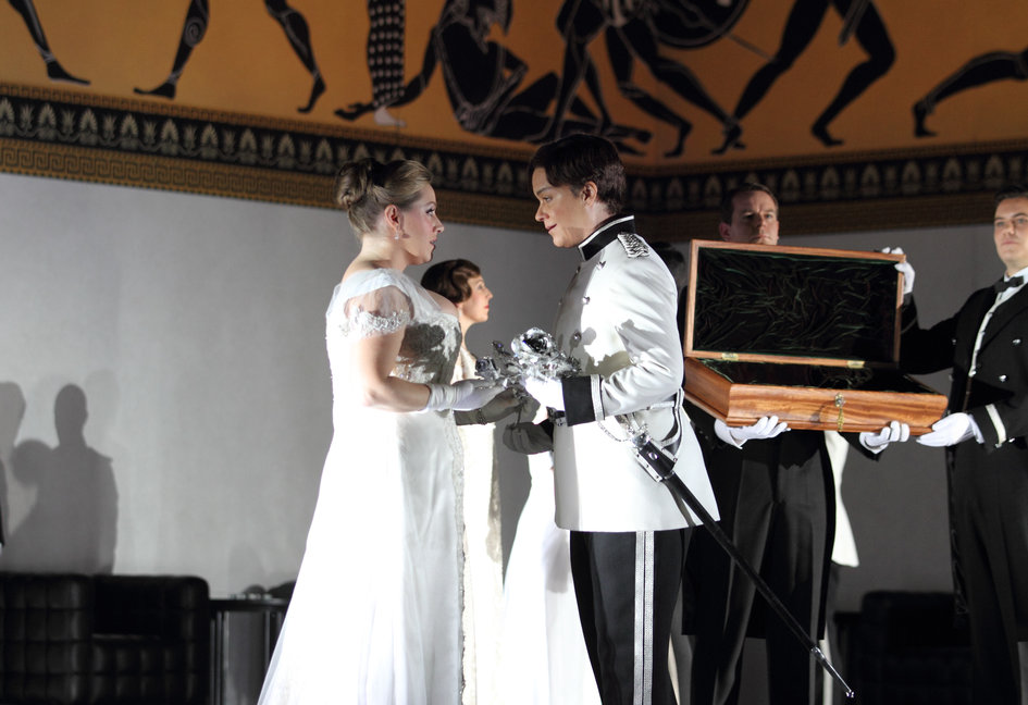 Alice Coote as Octavian and Sophie Bevan as Sophie in the 2016 ROH production of Der Rosenkavalier