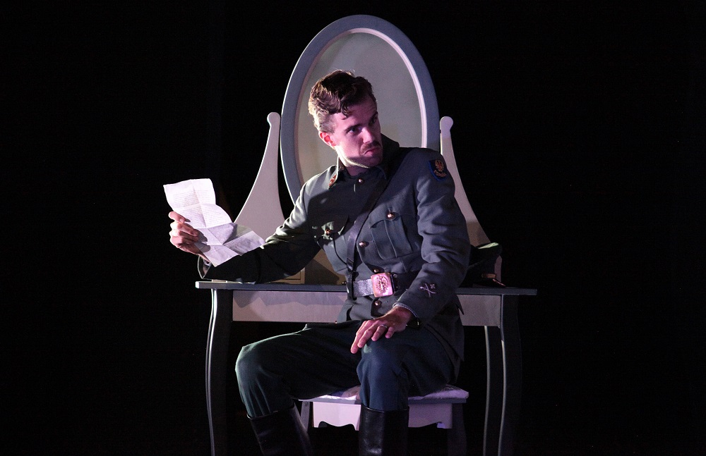 Josep-Ramon Olive as the Count in 'Le nozze di Figaro'