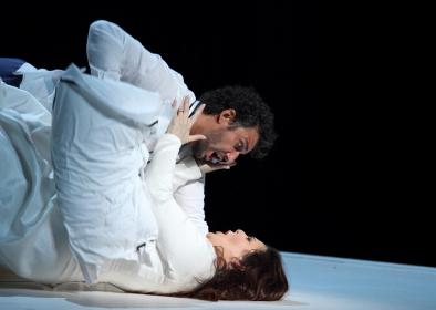 Jonas Kaufmann as Otello and Maria Agresta as Desdemona
