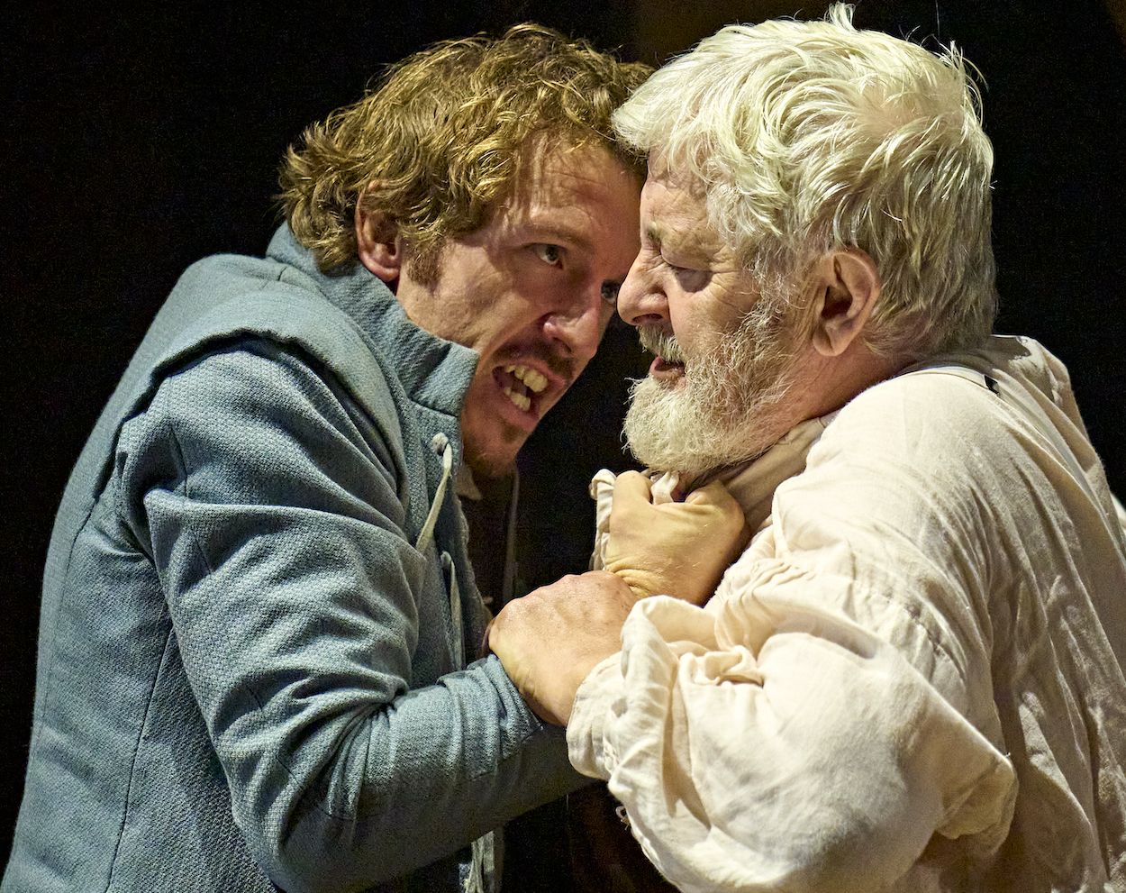 Tom Varey as Will, Peter Wight as John Shakespeare in Hamnet