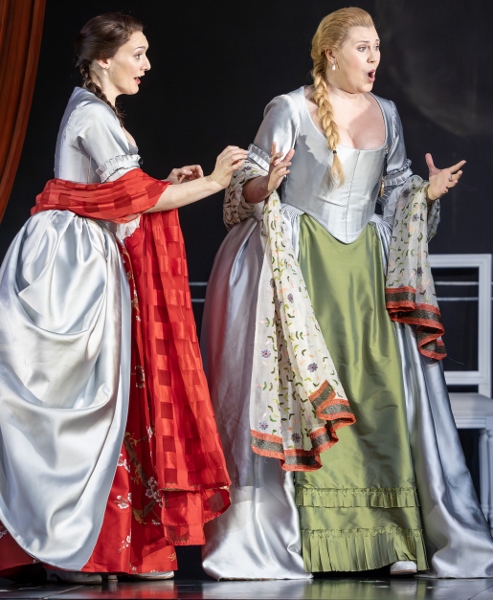 Heather Lowe as Dorabella and Alexandra Lowe as Fiordiligi in Opera North’s production of Mozart’s Così fan tutte