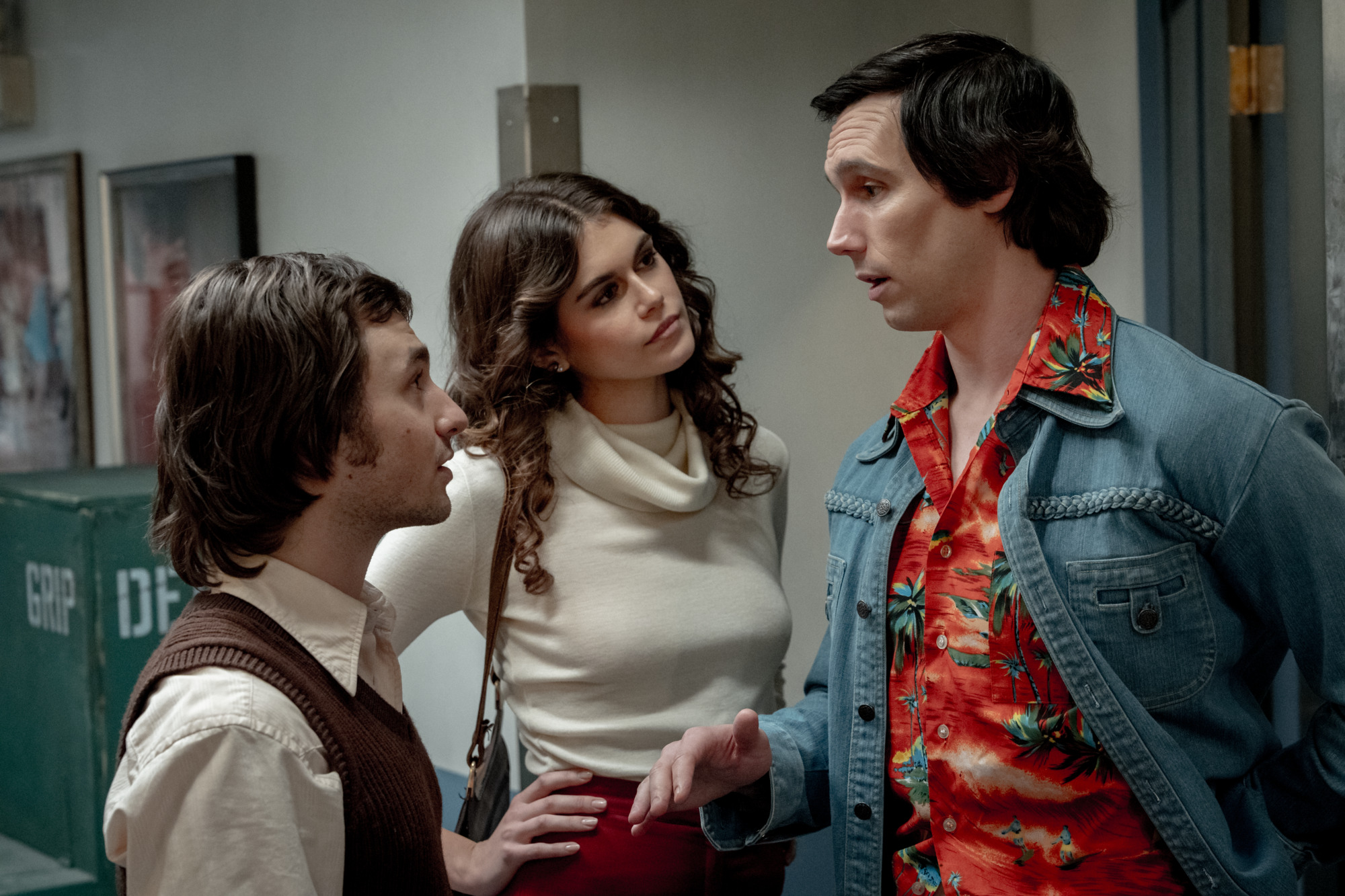 Gabriel LaBelle (Lorne Michaels), Jacqueline Carlin (Kaia Gerber) and Chevy Chase (Cory Michael Smith) in Saturday Night 