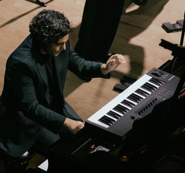 Zubin Kanga with Manchester Collective at the RNCM cr Robin Clewley