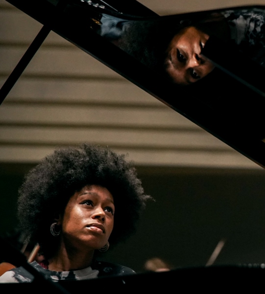 Isata Kanneh-Mason playing Beethoven with the the Hallé