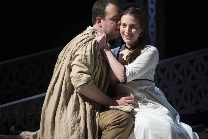 Samuel Sakker (Cavaradossi) and Paula Sides (Tosca) - picture by Richard Hubert Smith