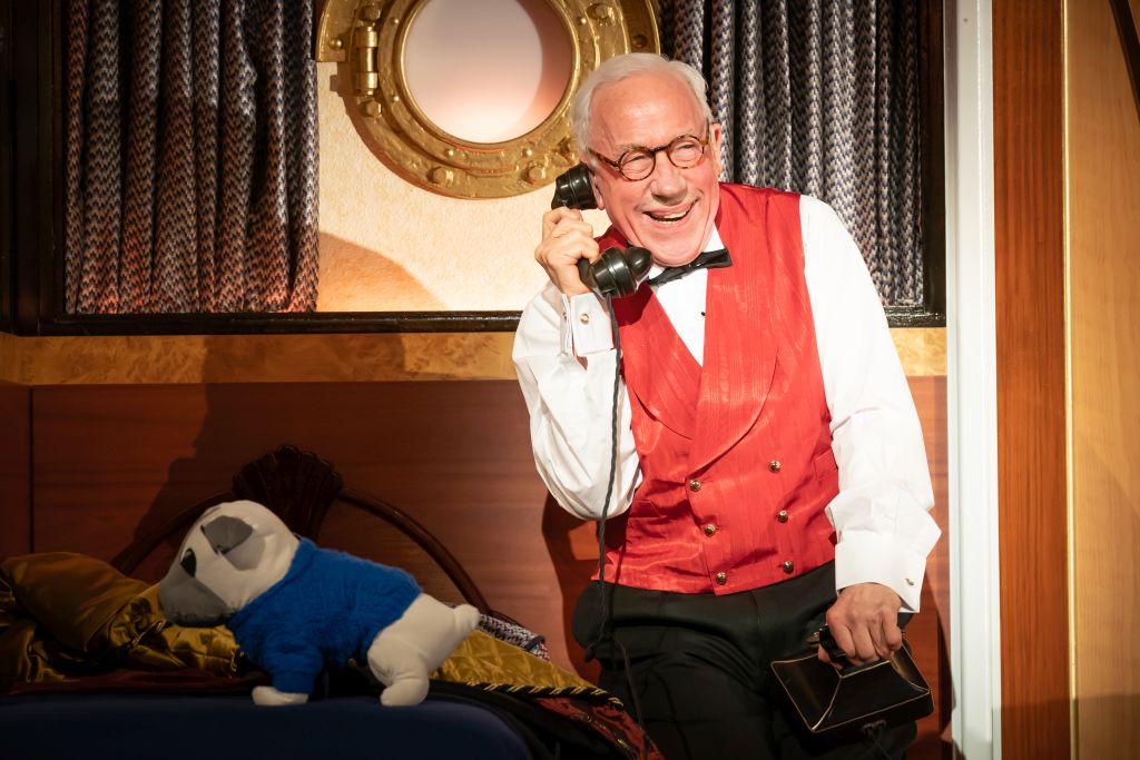 Simon Callow's Yale man in 'Anything Goes'