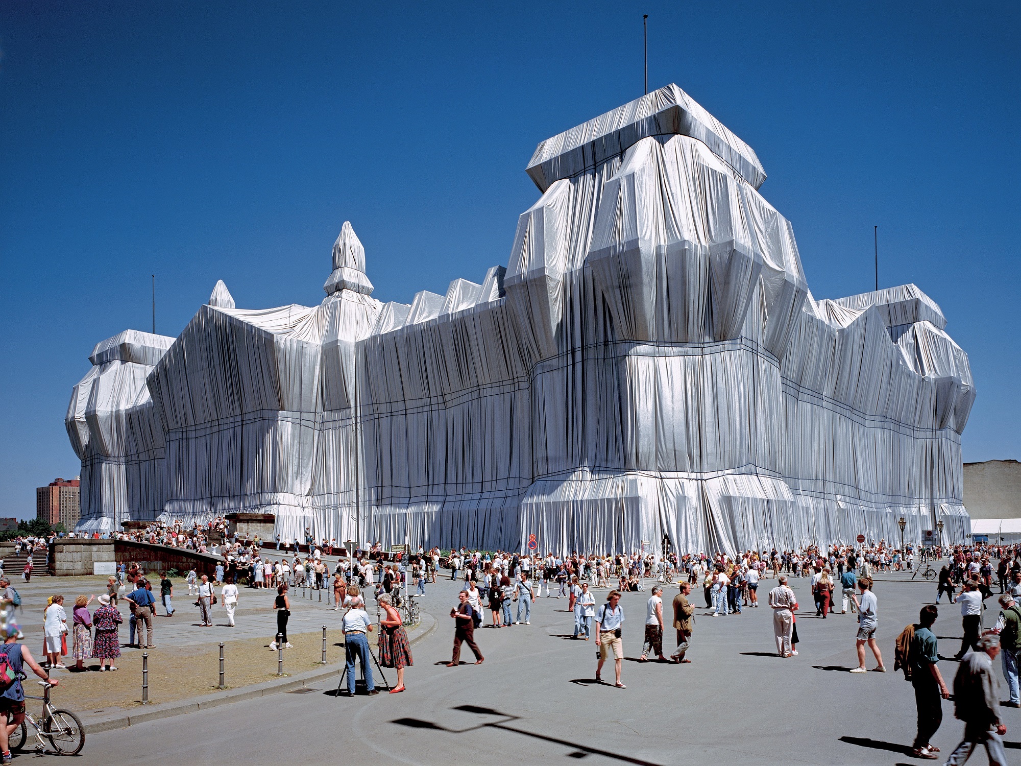  Christo and Jeanne-Claude Wrapped Reichstag, Berlin, 1971-95 Photo: Wolfgang Volz 