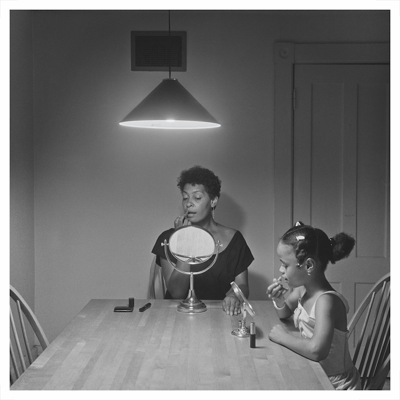 Carrie Mae Weems Untitled (Woman and Daughter with Make Up) from Kitchen Table Series, 1990 © Carrie Mae Weems Courtesy of the artist, Jack Shainman Gallery, New York / Galerie Barbara Thumm, Berlin