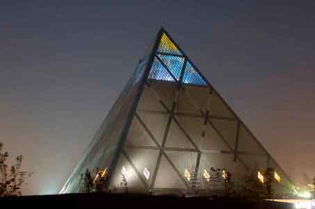 brian clarke norman foster pyramid of peace