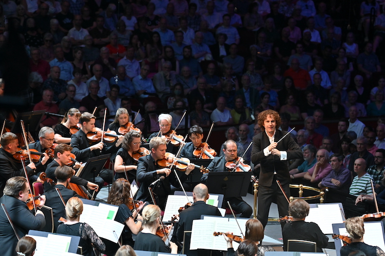 Nicholas Collon with the Finnish Radio Symphony Orchestra in Prom 52