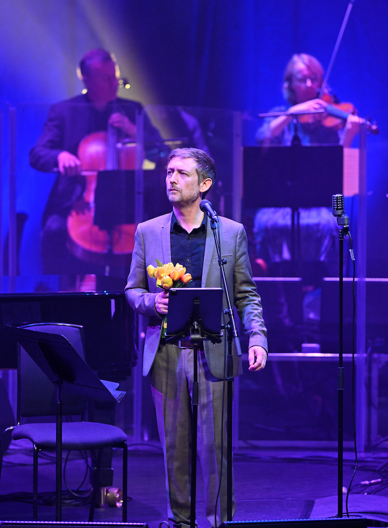 Neil Hannon of the Divine Comedy with his bunch-of-flowers maracas