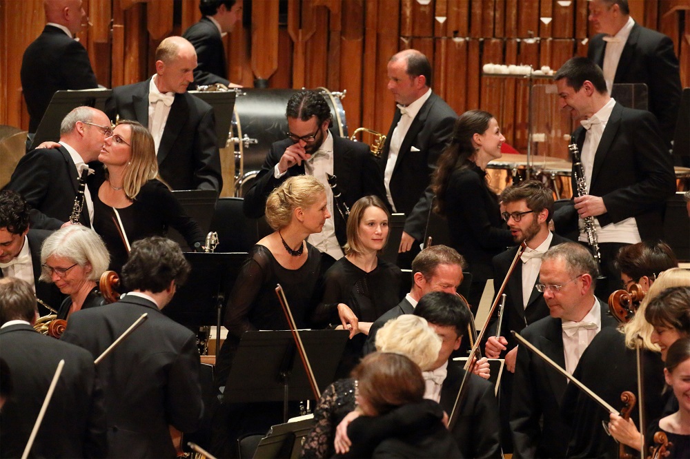 Bavarian State Orchestra players at end of Mahler Seventh