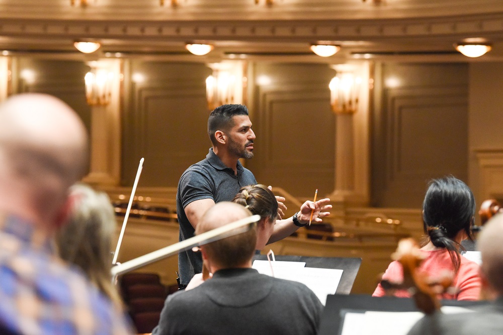 Jimmy Lpoez conducting