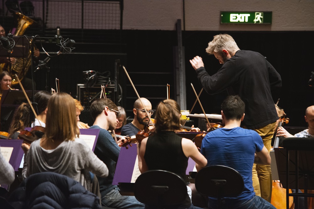 Karabits and Bournemouth Symphony Orchestra in rehearsal