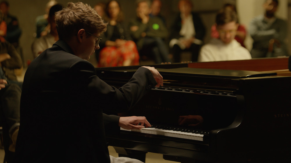 Pavel Kolesnikov playing Bartok