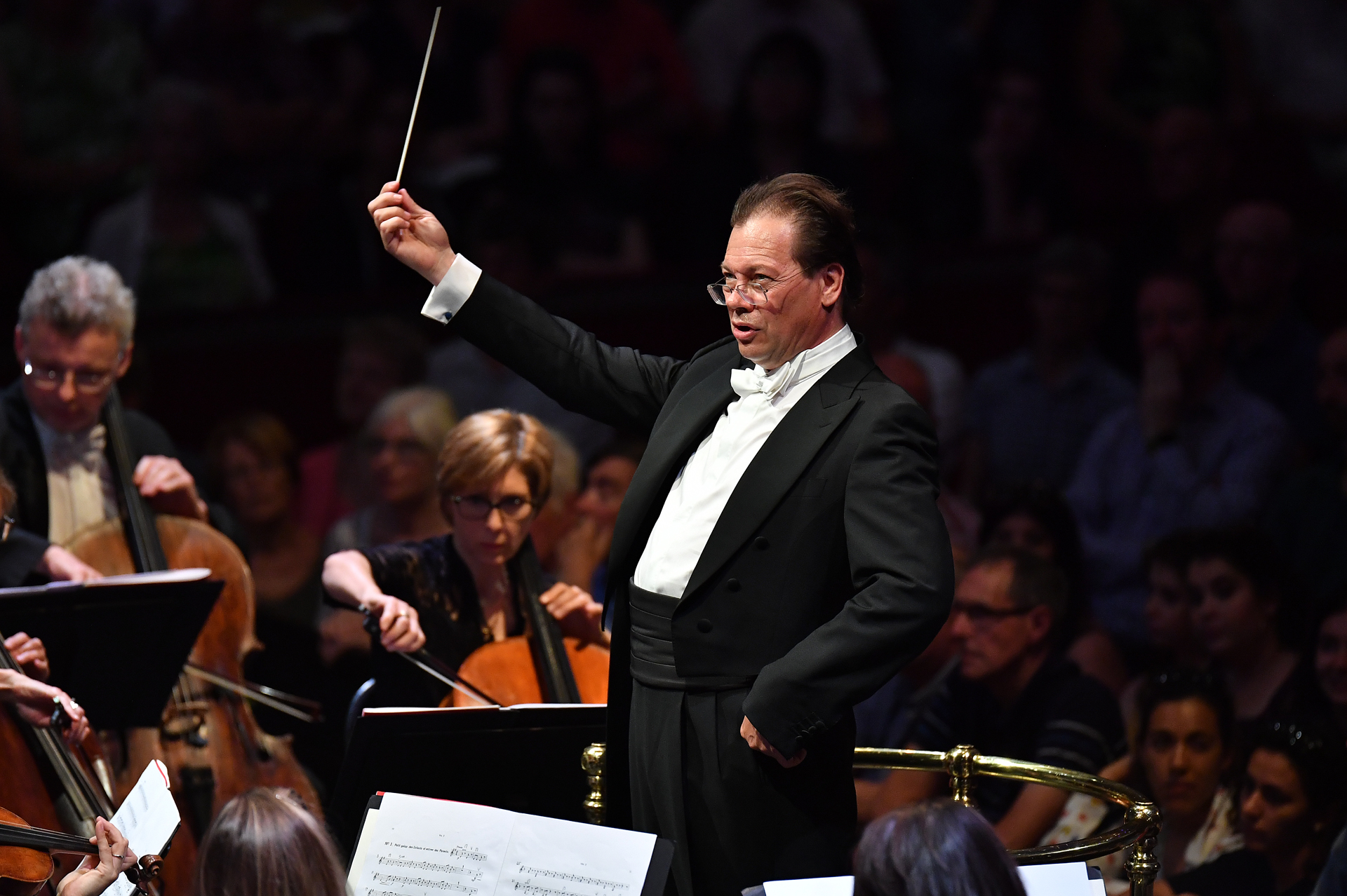 Alexander Vedernikov conducting the BBC Symphony Orchestra