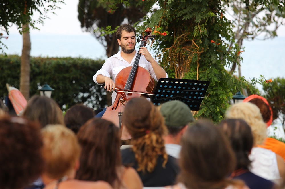 Cansin Kara in early-morning Bach at the D-Marin Festival