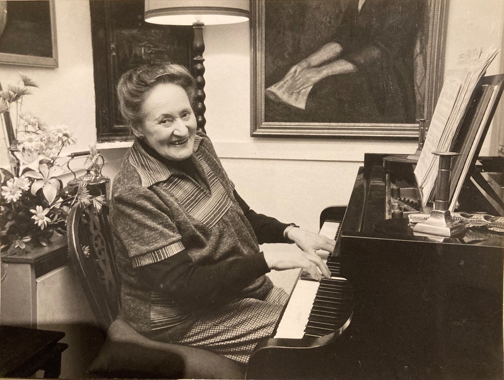 Freda Swain at the piano