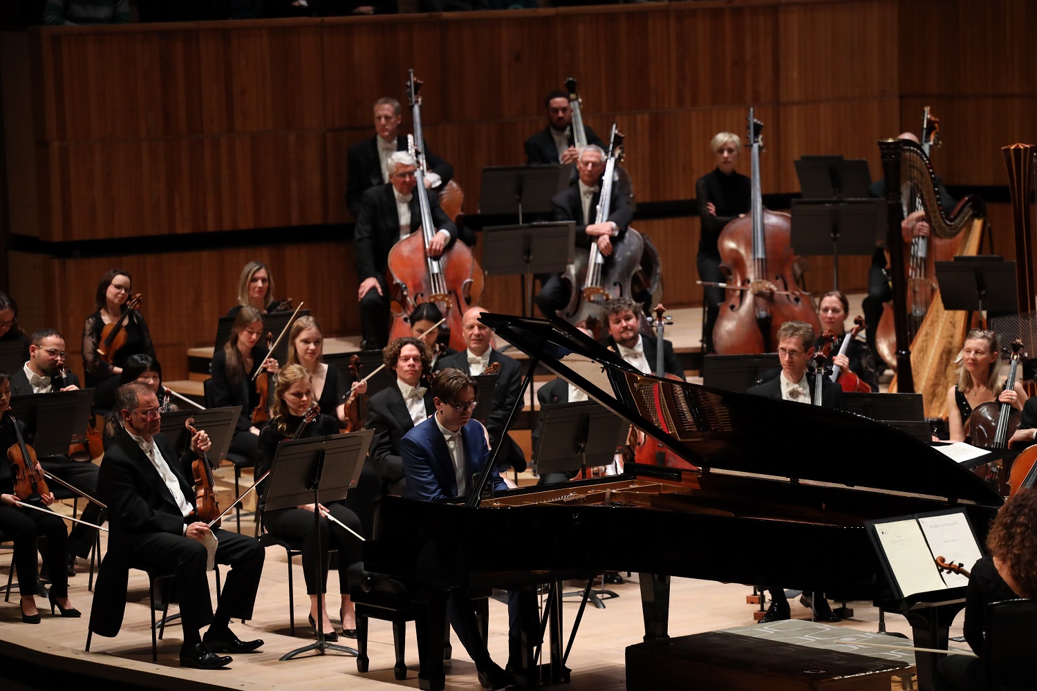 Pianist Víkingur Ólafson with the London Philharmonic Orchestra