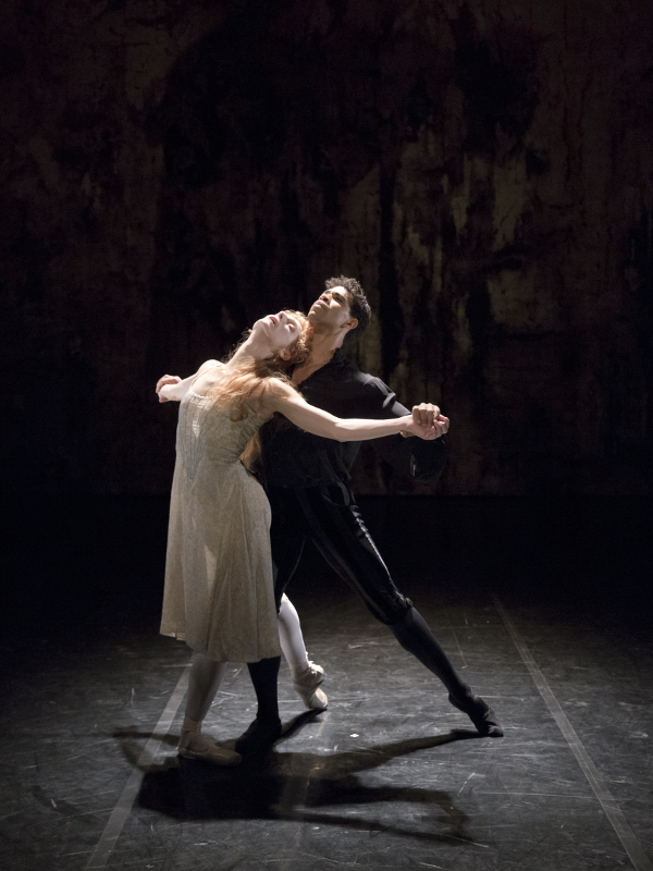 Zenaida Yanowsky and Carlos Acosta in Will Tuckett's Elizabeth