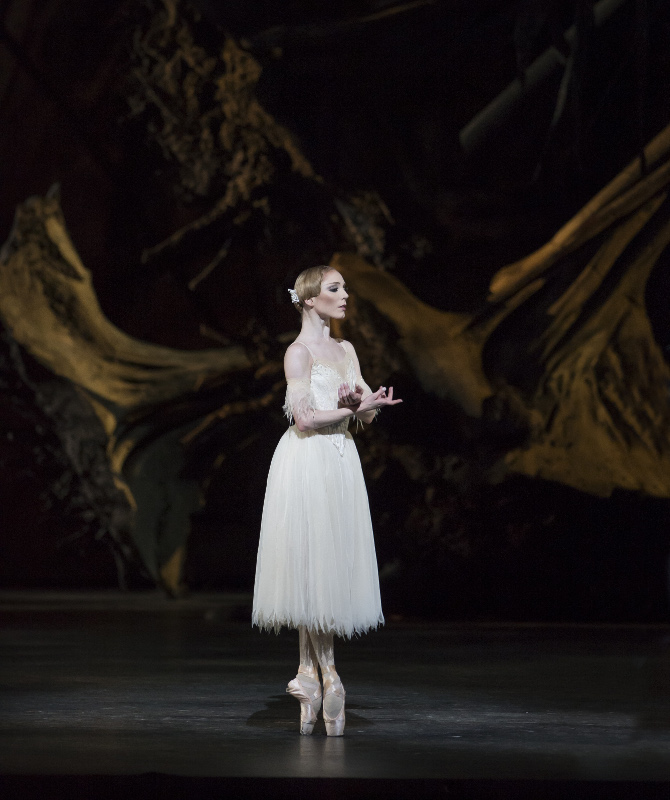 Sarah Lamb as Giselle. Photo by Bill Cooper.