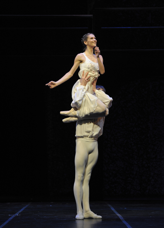 Polina Semionova in Romeo and Juliet at the Berlin Staatsballett. Photo by Bettina Stöß.