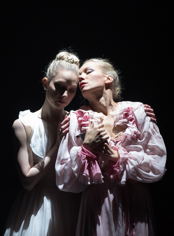 Quenby Hersh and Eve Mutso in A Streetcar Named Desire