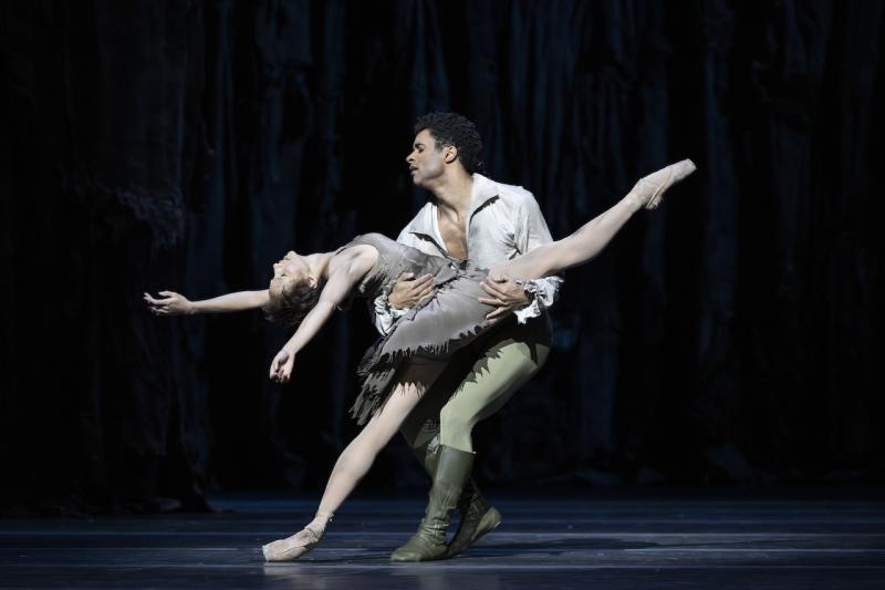 Francesca Hayward and Marcelino Sambé in Manon