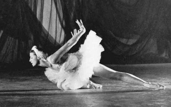 maya-plisetskaya-in-swan-lake-1961