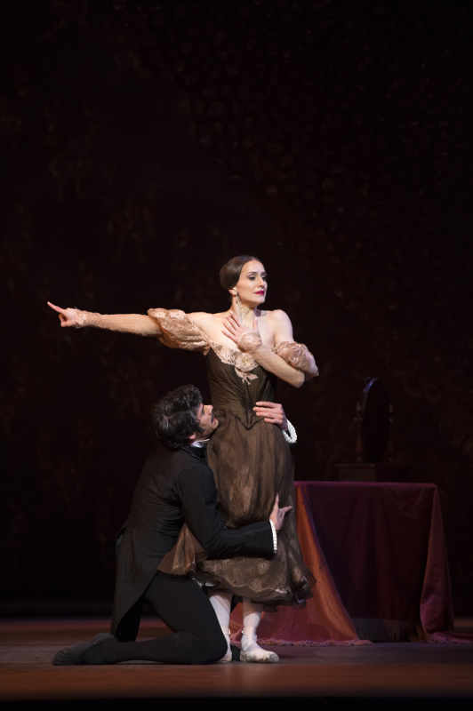 Thiago Soares as Onegin and Marianela Nuñez as Tatiana in the Royal Ballet's Onegin
