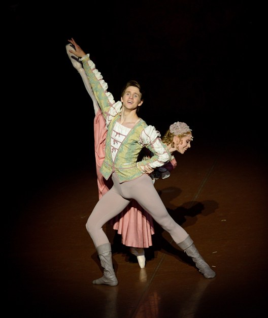 Elisa Badenes and David Moore as Bianca and Lucentio