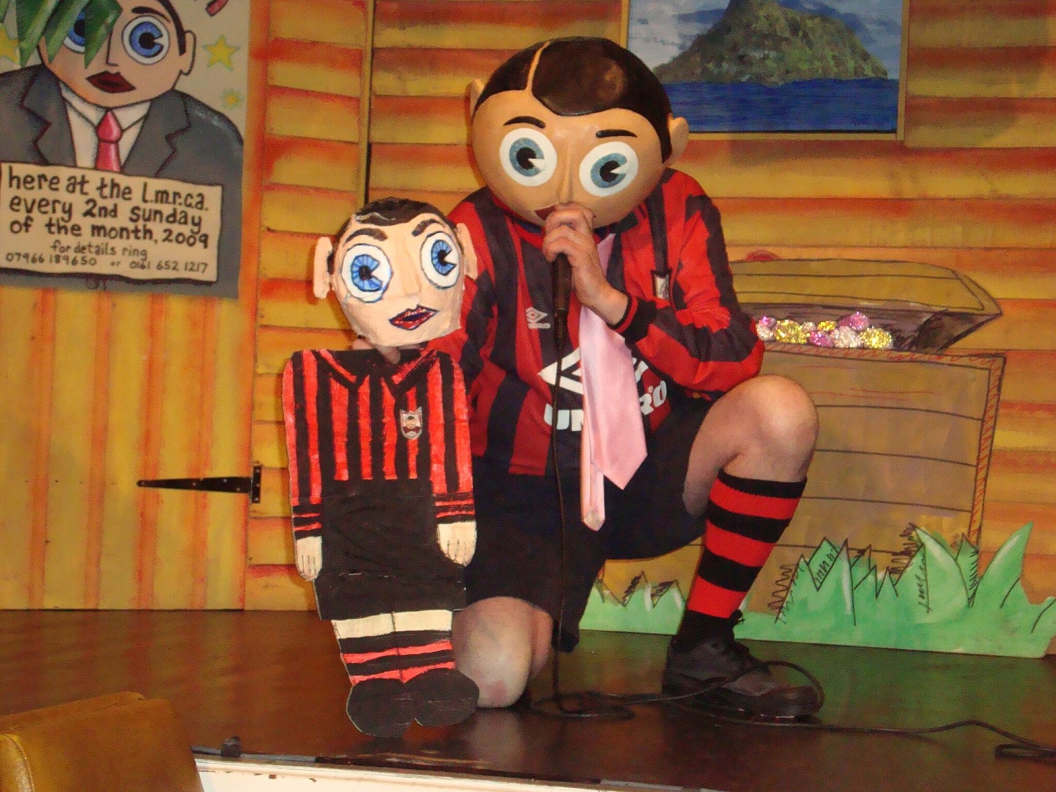 Frank Sidebottom (Chris Sievey) in Being Frank