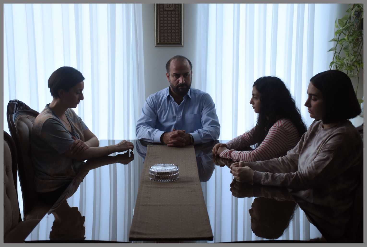 Soheila Golestani, Missagh Zareh, Setareh Malek and Mahsa Rostami in The Seed of the Sacred Fig