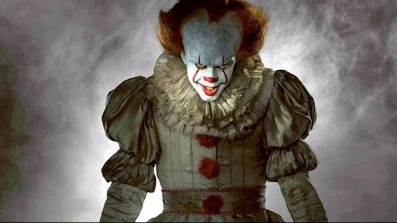 Pennywise (Stellan Skarsgard) in IT