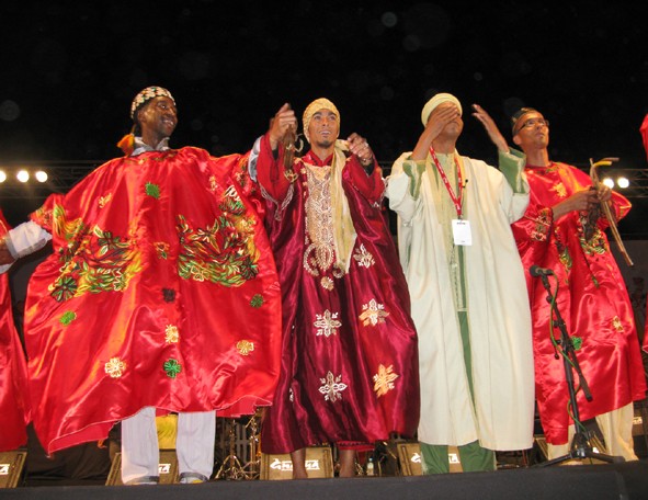 MoroccoEssaouiraMaalem_Aziz_Bakbou3rd_from_left_receiving_applause