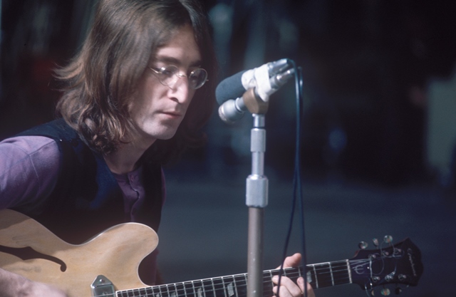John Lennon, Twickenham Film Studios, 7 January 1969 Ethan Russel  © Apple Corps Ltd