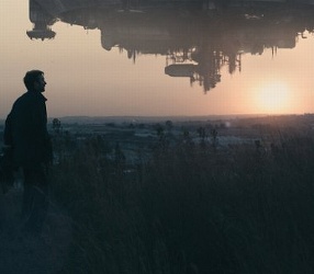 District-9-sci-fi-sunset-alien-ship