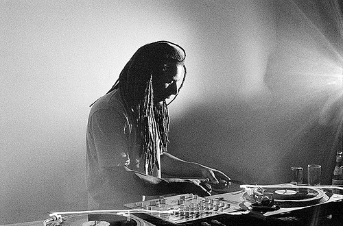 Mala, playing records.