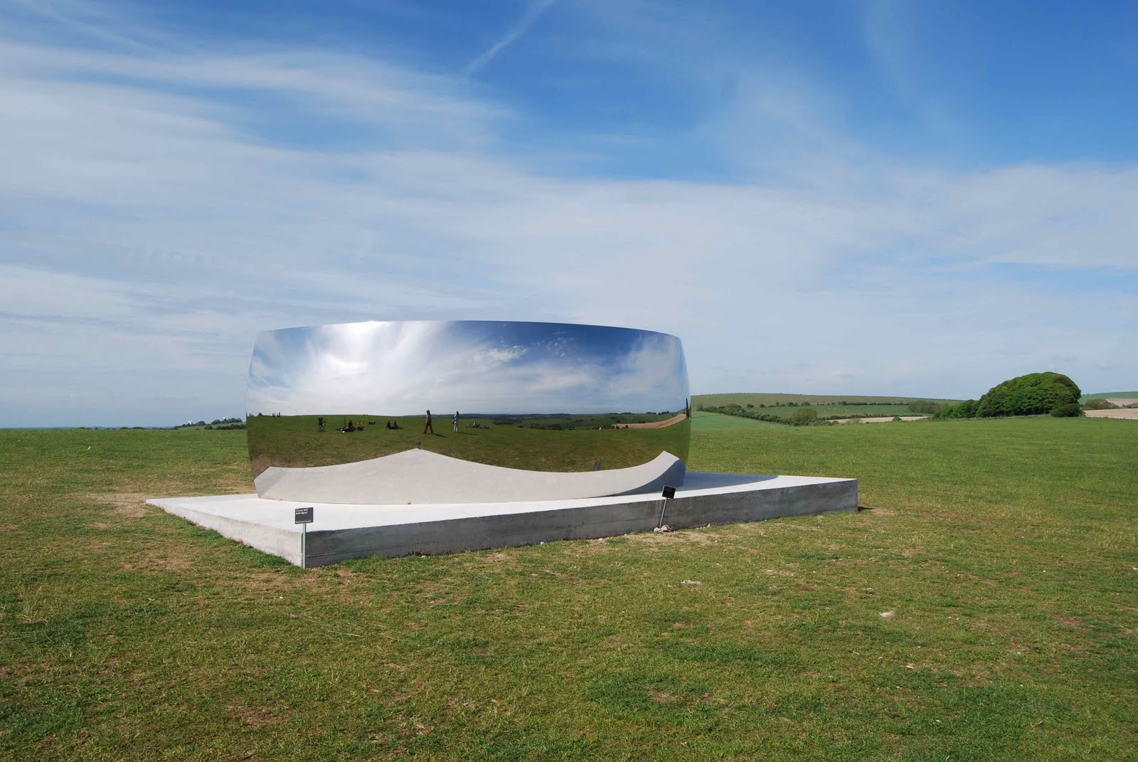 anish kapoor sea curve