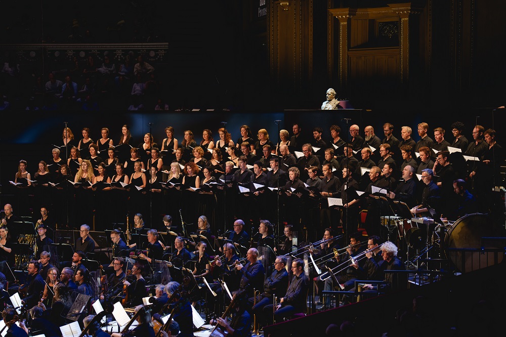 Chorus and Orchestra in Proms Troyens