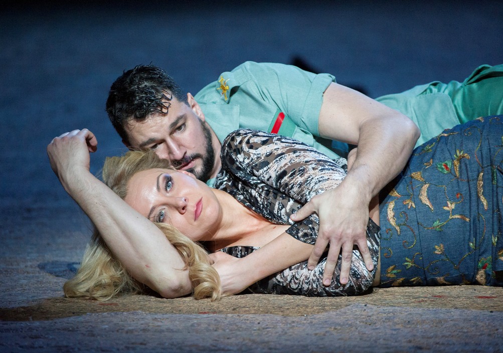 Justina Gringyte and Eric Cutler in ENO Carmen
