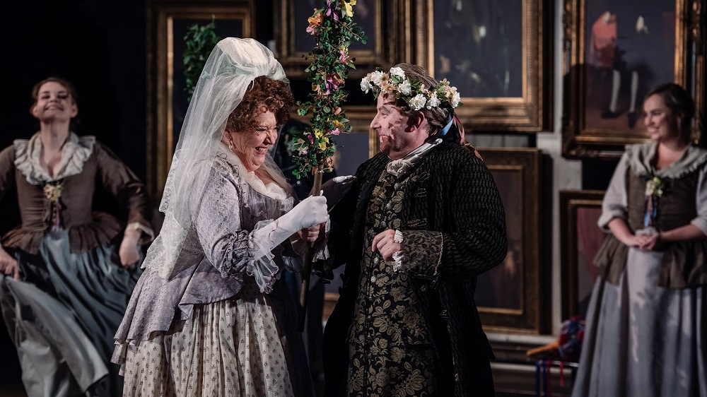Neal Daves and Susan Bickley in 'Le nozze di Figaro'