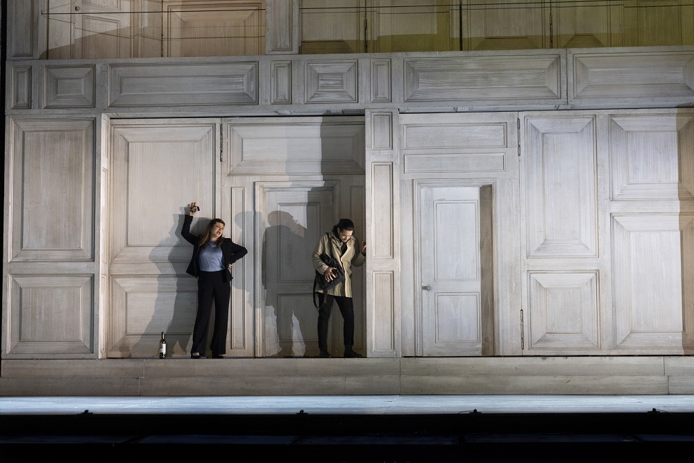 Stephanie Wake-Edwards and Filipe Manu in a scene from Donizetti's 'Lucrezia Borgia'