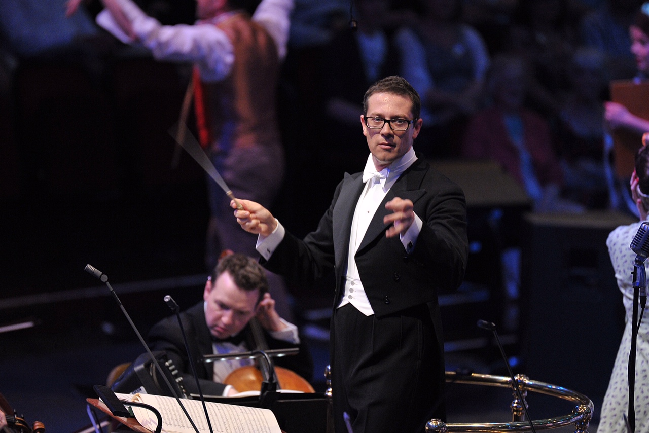 John Wilson conducting Kiss Me, Kate