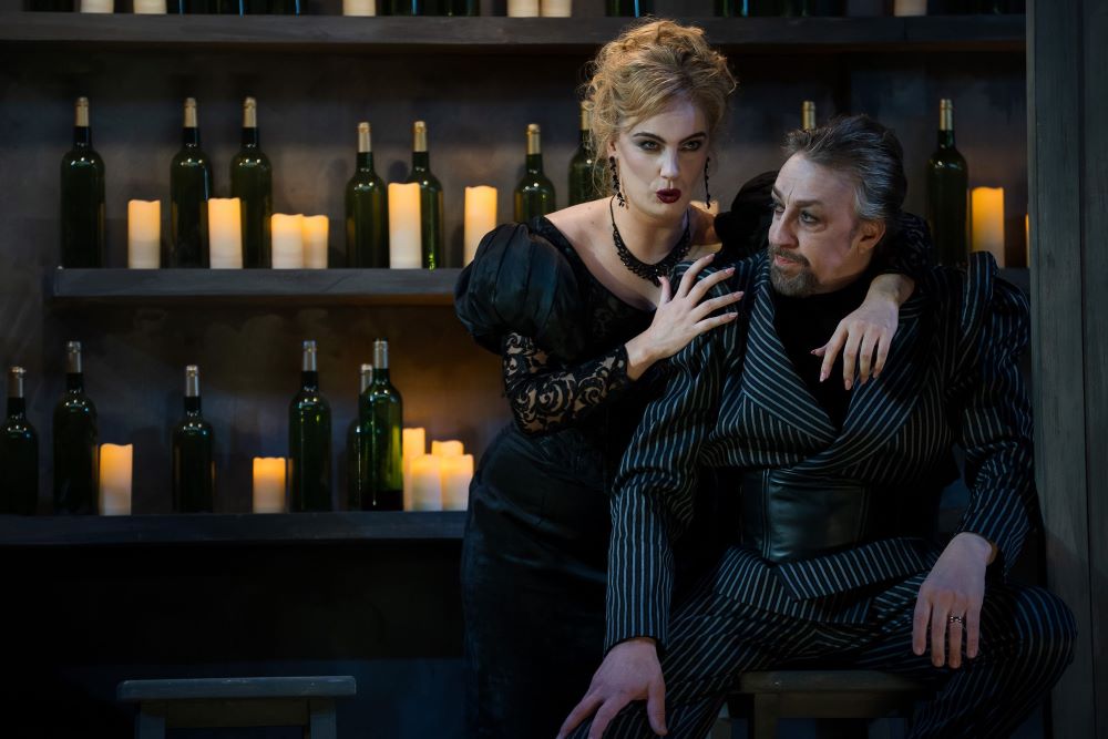 Niamh O'Sullivan and Julian Close in INO Rigoletto