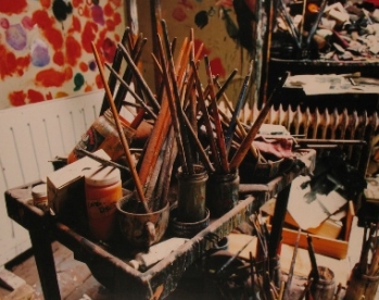 Francis_Bacons_brushes_in_his_re-constituted_Studio_in_Dublin