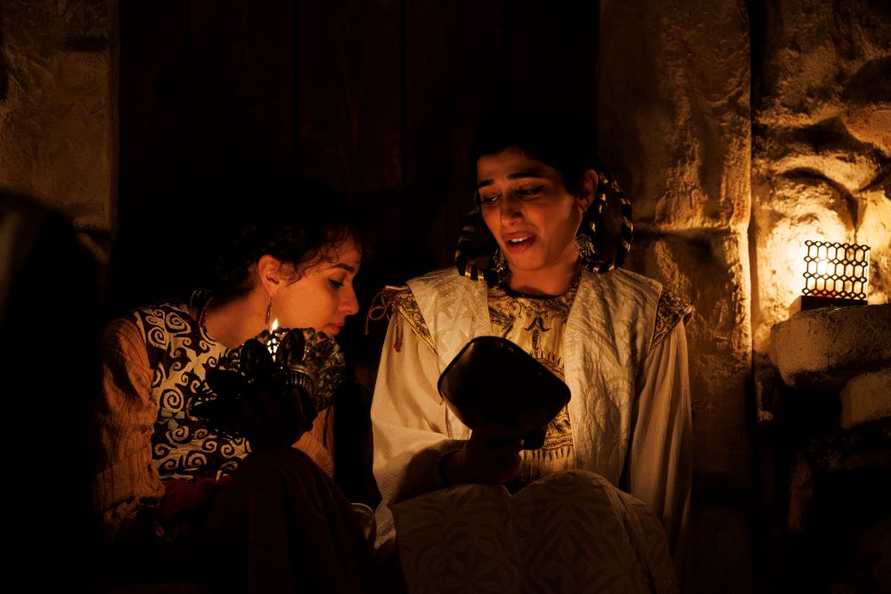 Nadi Kemp-Sayfi (L) and Alaa Habib in Hakawatis: Women of the Arabian Nights at the Sam Wanamaker Playhouse