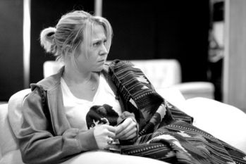 Kellie_Bright_Liz_in_rehearsals_for_Crawling_in_the_Dark_at_the_Almeida_Theatre._Photo_credit_Ludovic_des_Cognets