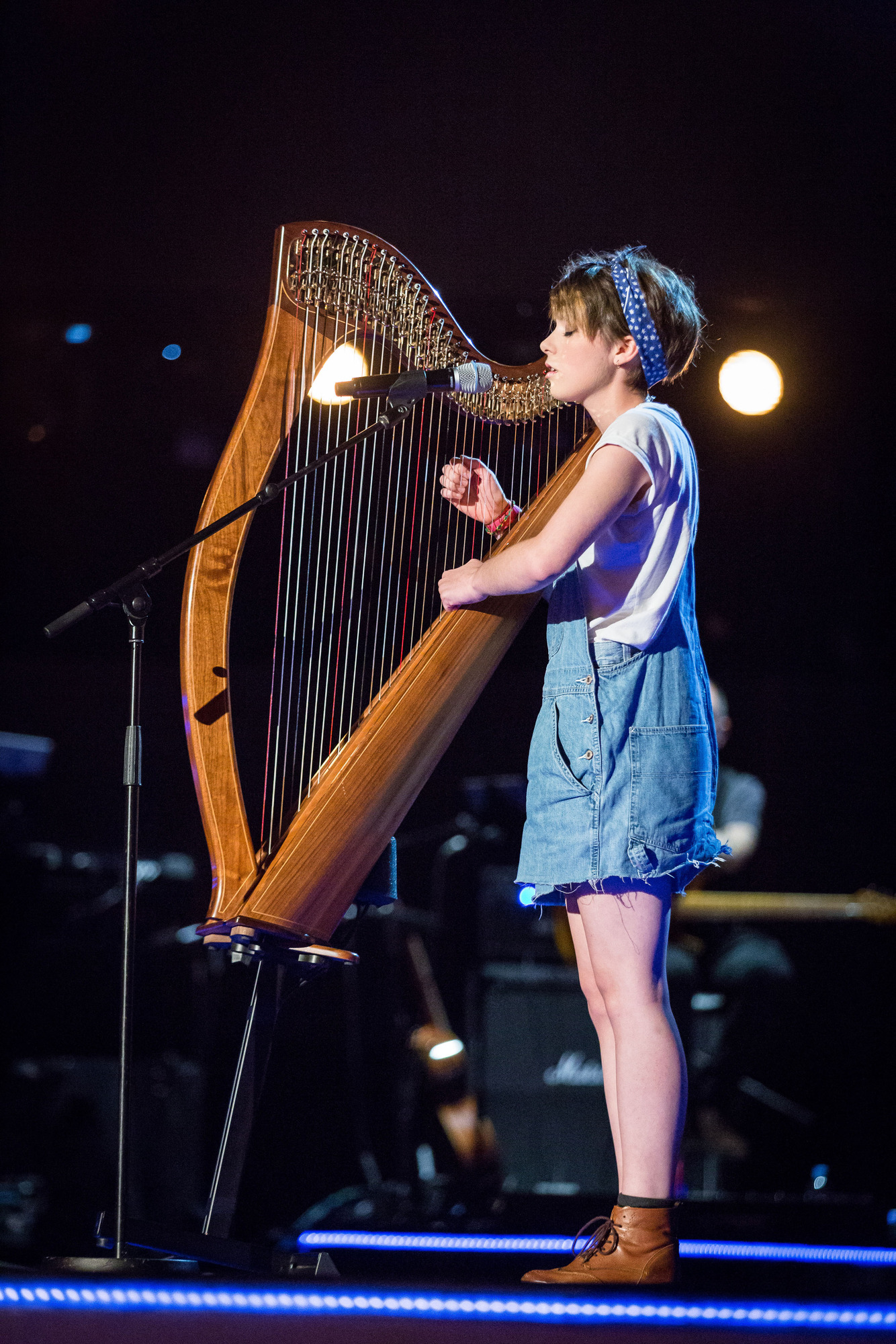 Anna McLuckie and harp in The Voice