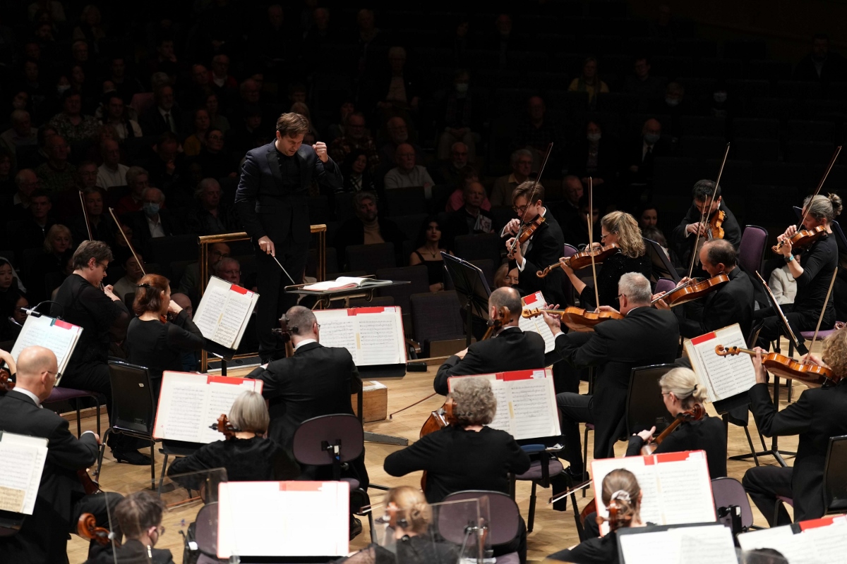 Hewitt, Hallé, Schuldt, Bridgewater Hall, Manchester review - Lightening  the gloom